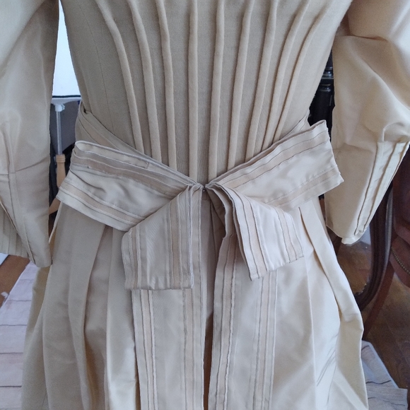Beige custom tailored puffed dress S - Picture 4 of 7
